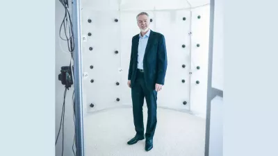 Prof. Höpken im 3D-Foto-Zelt