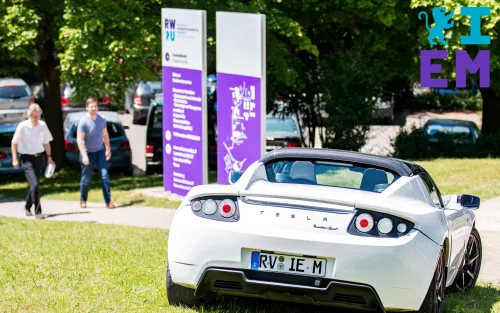 Titelbild Institut für Elektromobilität